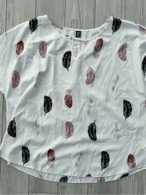 SHEIN White Blouse with Black and Rose Feather Print